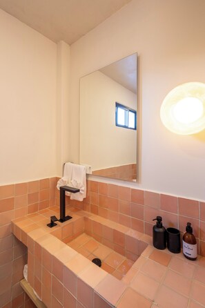 Shower, hair dryer, towels, soap - Cabo Break Partial Ocean View (SAN JOSÉ DEL CABO)