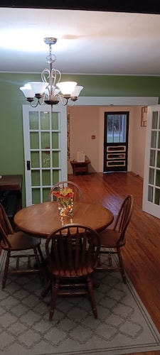 Charming 2-bedroom farmhouse in Blackshear with AC