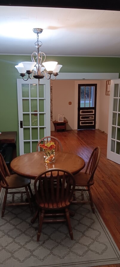 Charming 2-bedroom farmhouse in Blackshear with AC