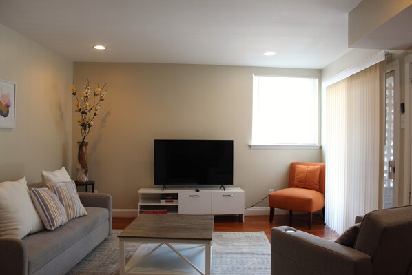 Apartment, 3 Bedrooms, Balcony | Living area | 55-inch LCD TV with digital channels, streaming services - Cozy 3 Bedroom/Great Location (Arlington)