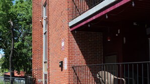 Exterior - Cozy 3 Bedroom/Great Location (Arlington)