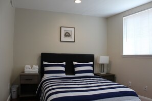 Apartment, 3 Bedrooms, Balcony | 3 bedrooms, bed sheets - Cozy 3 Bedroom/Great Location (Arlington)