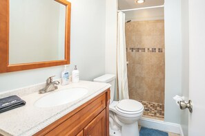 Bathroom - Cozy 3 Bedroom/Great Location (Arlington)
