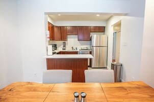 Apartamento, 3 habitaciones, balcón | Cocina privada | Papel de cocina