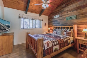 6 bedrooms, desk, iron/ironing board, travel crib
