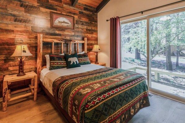 6 bedrooms, desk, iron/ironing board, travel cot