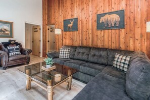 Smart-TV, peis, DVD-spiller og fotballspill