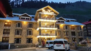 Front of property - Musketeers Resort Naran (Balakot)