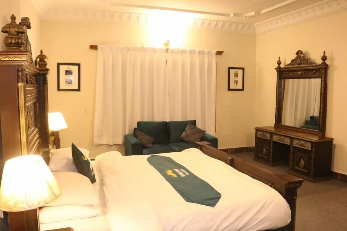 Deluxe Double Room, Mountain View | Soundproofing, iron/ironing board, free WiFi