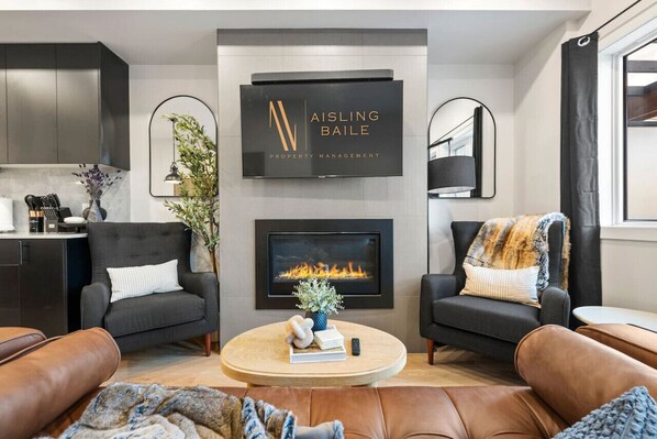 Smart TV, fireplace, stereo