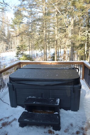 Outdoor dining - Cozy Cabin Getaway (St. Ignace)