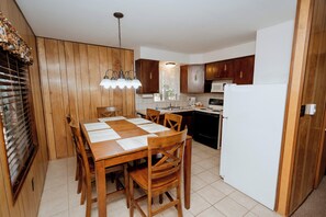 Dining - Northwoods (#8) Cabin in the Pines (Pinetop-Lakeside)