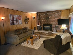 Fireplace - Northwoods (#10) Cabin in the Pines (Pinetop-Lakeside)