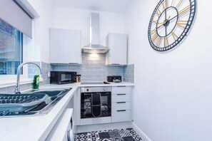 Refrigerador, microondas, horno, placa de cocina