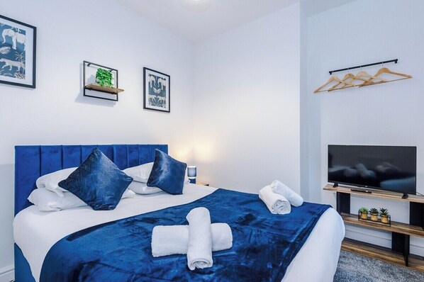 4 habitaciones, tabla de planchar con plancha, wifi y ropa de cama