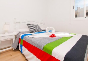 3 chambres, fer et planche à repasser, Wi-Fi gratuit, draps fournis