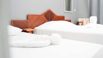 Basic Triple Room | Iron/ironing board, free WiFi