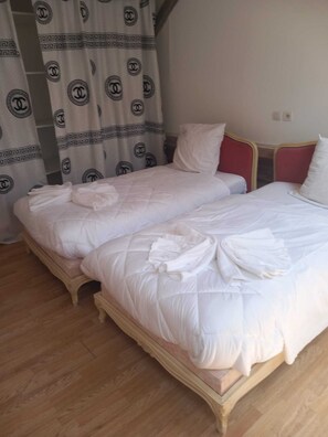 6 camere, Wi-Fi, lenzuola