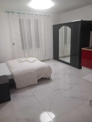 6 camere, Wi-Fi, lenzuola