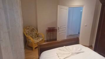 6 bedrooms, WiFi, bed sheets