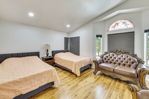 5 makuuhuonetta, työpöytä, silitysrauta/-lauta, Wi-Fi