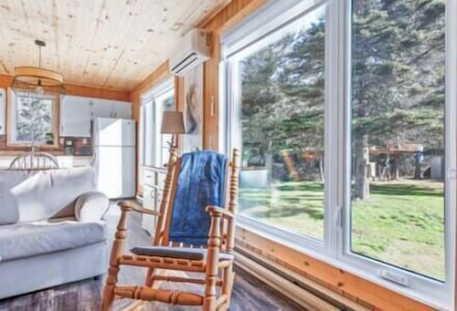 Hôtel à la maison - Chalet du Boisé avec spa