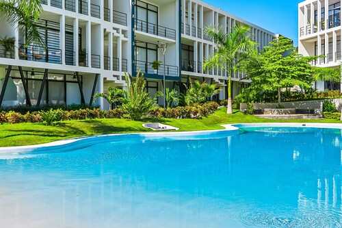 Serene gated retreat with pool & lush gardens – Your perfect couple getaway