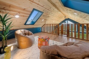 Interior - Chin 2 (Fredericksburg)