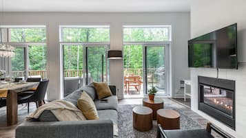 Smart TV, chimenea y videojuegos