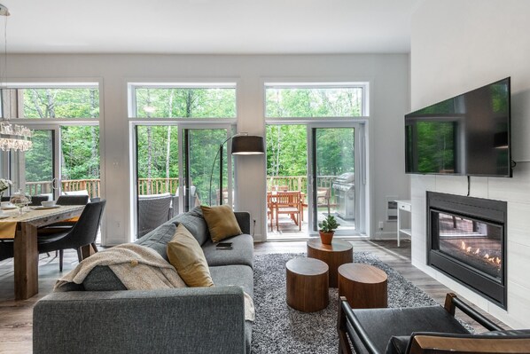 Smart TV, fireplace, video games