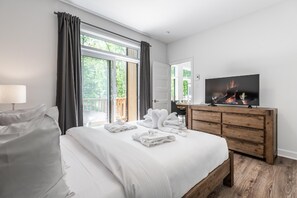 4 bedrooms, desk, iron/ironing board, WiFi