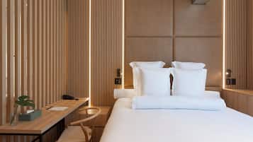 Deluxe Studio Suite | Premium bedding, in-room safe, blackout drapes, free WiFi