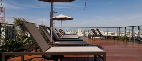 Outdoor pool, pool umbrellas, sun loungers