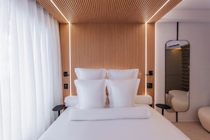 1 bedroom, premium bedding, free minibar, in-room safe