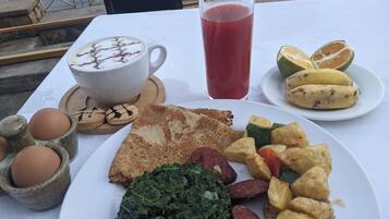 Ilmainen päivittäinen mannermainen aamiainen