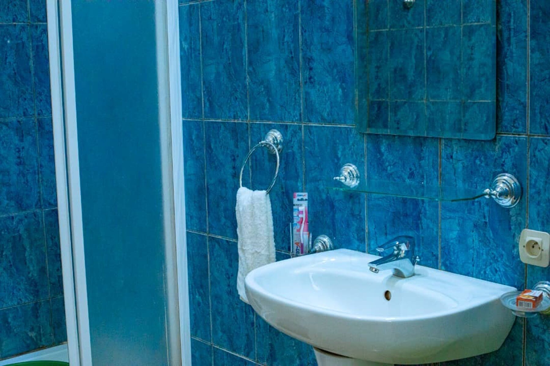 Kahden hengen executive-huone (yksi tai kaksi sänkyä), parveke, järvinäköala | Kylpyhuone | Tohvelit, pyyhkeet, saippua, vessapaperi