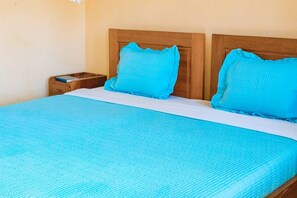 Dobbelt- eller tomannsrom – basic, balkong, utsikt mot innsjø | Strykejern/-brett og wi-fi (inkludert)