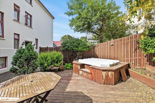 Central studio apartment