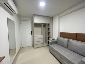 舒适公寓, 阳台 | 起居区 | 电视