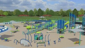 Une aire de jeux dotée de diverses installations, notamment des toboggans, des structures d’escalade et des balançoires.