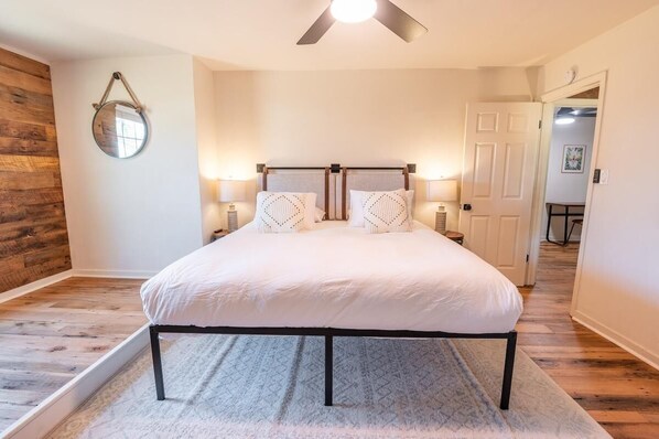 2 chambres, fer et planche à repasser, accès à Internet, literie fournie