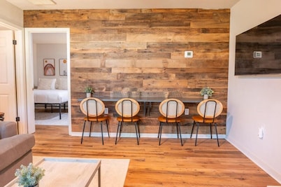 Heart of Park Circle: 2br Close to the Axn!