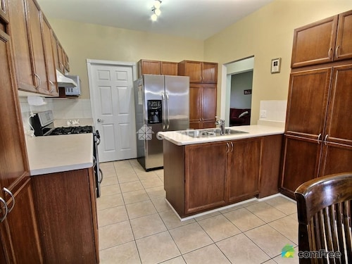 5 bedrooms cozy house in a very quiet & family friendly area 