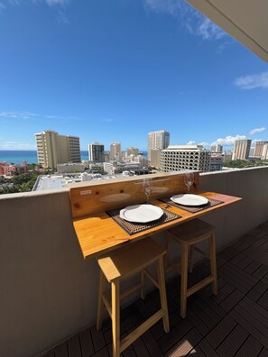 屋外ダイニングエリア