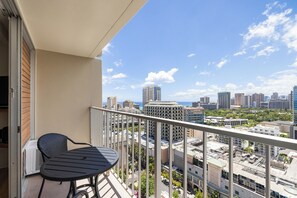 Property grounds - Top Floor Waikiki Studio (Honolulu)