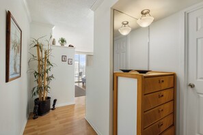 Interior - Top Floor Waikiki Studio (Honolulu)