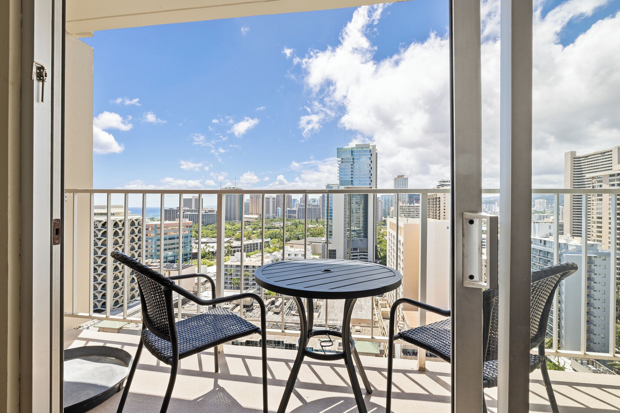 Top Floor Waikiki Studio