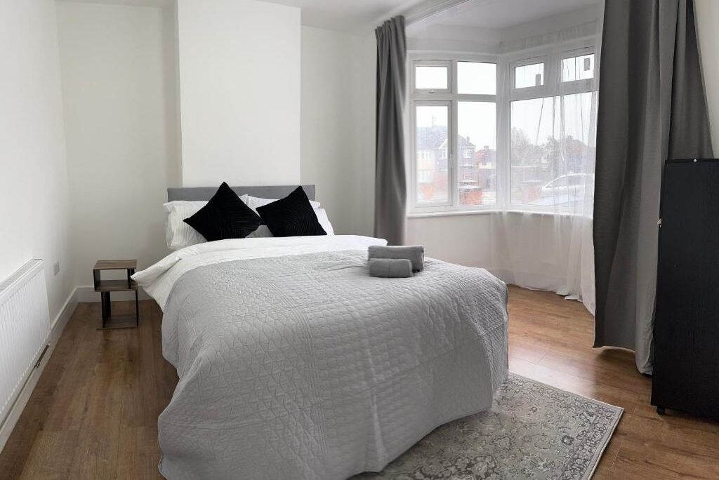 4 bedrooms, WiFi, bed sheets