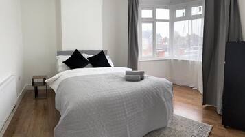 4 bedrooms, WiFi, bed sheets