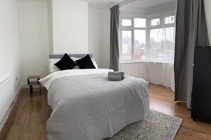 4 bedrooms, WiFi, bed sheets - Stadium home
 (Wembley)